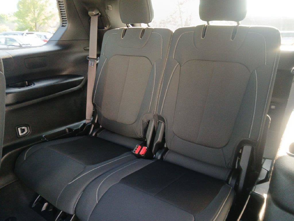 Used 2024 Jeep Grand Cherokee L Laredo AWD/4WD image 24