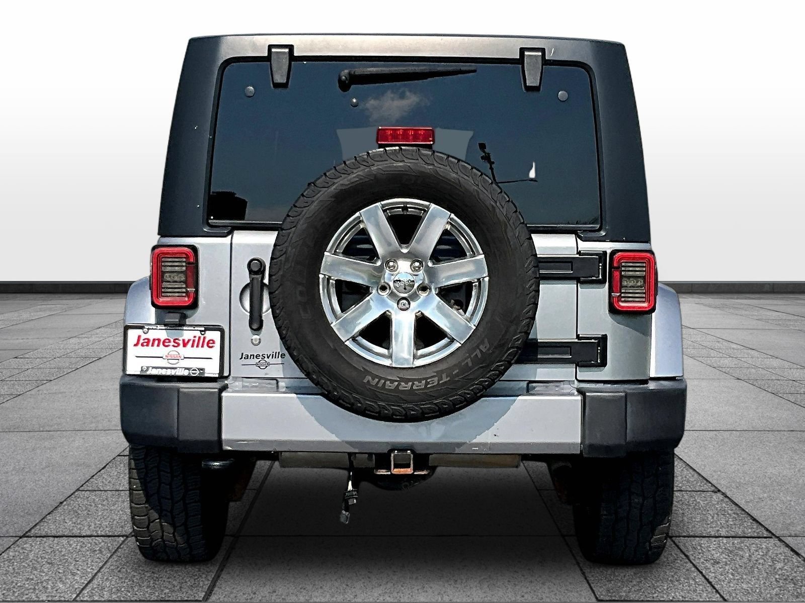 Used 2018 Jeep Wrangler Unlimited Sahara w/ Connectivity Group AWD/4WD image 6