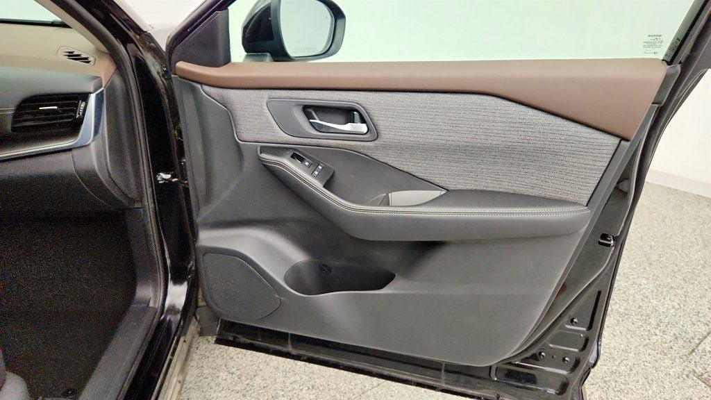 Used 2021 Nissan Rogue SV AWD/4WD image 23