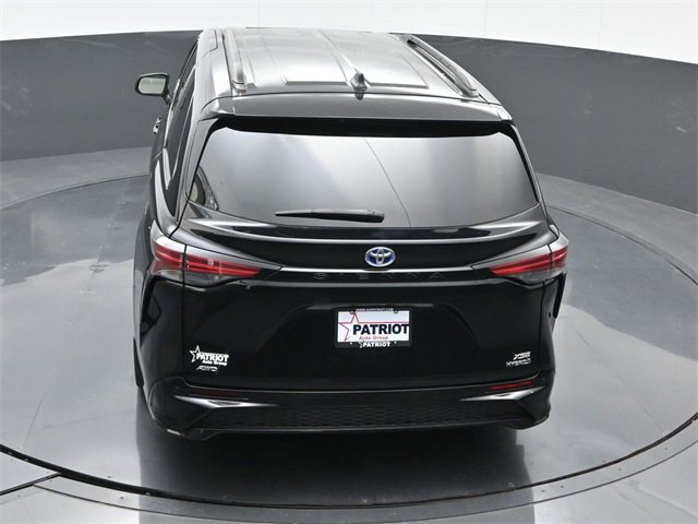 Used 2022 Toyota Sienna XSE image 44