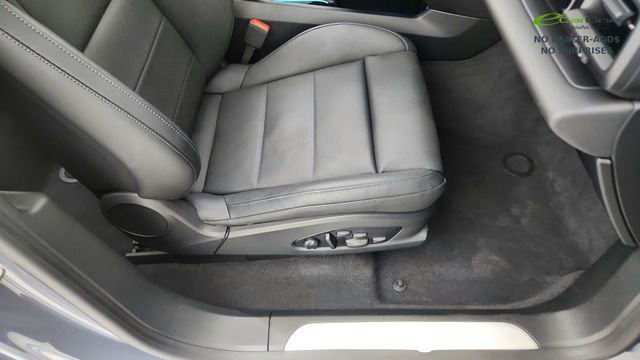 Used 2025 Porsche Macan Electric RWD image 23