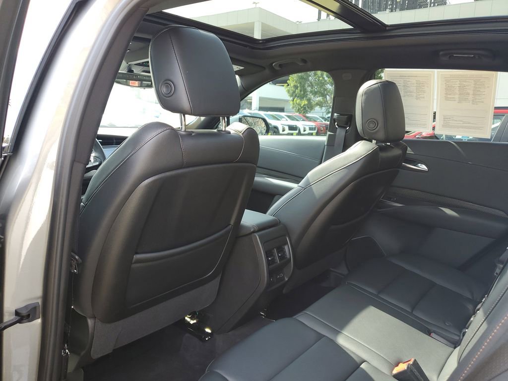 Used 2023 Cadillac XT4 Sport w/ Enhanced Visibility Package AWD/4WD image 17