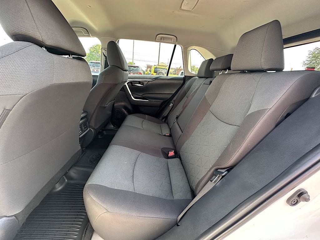 Used 2024 Toyota RAV4 XLE FWD image 16