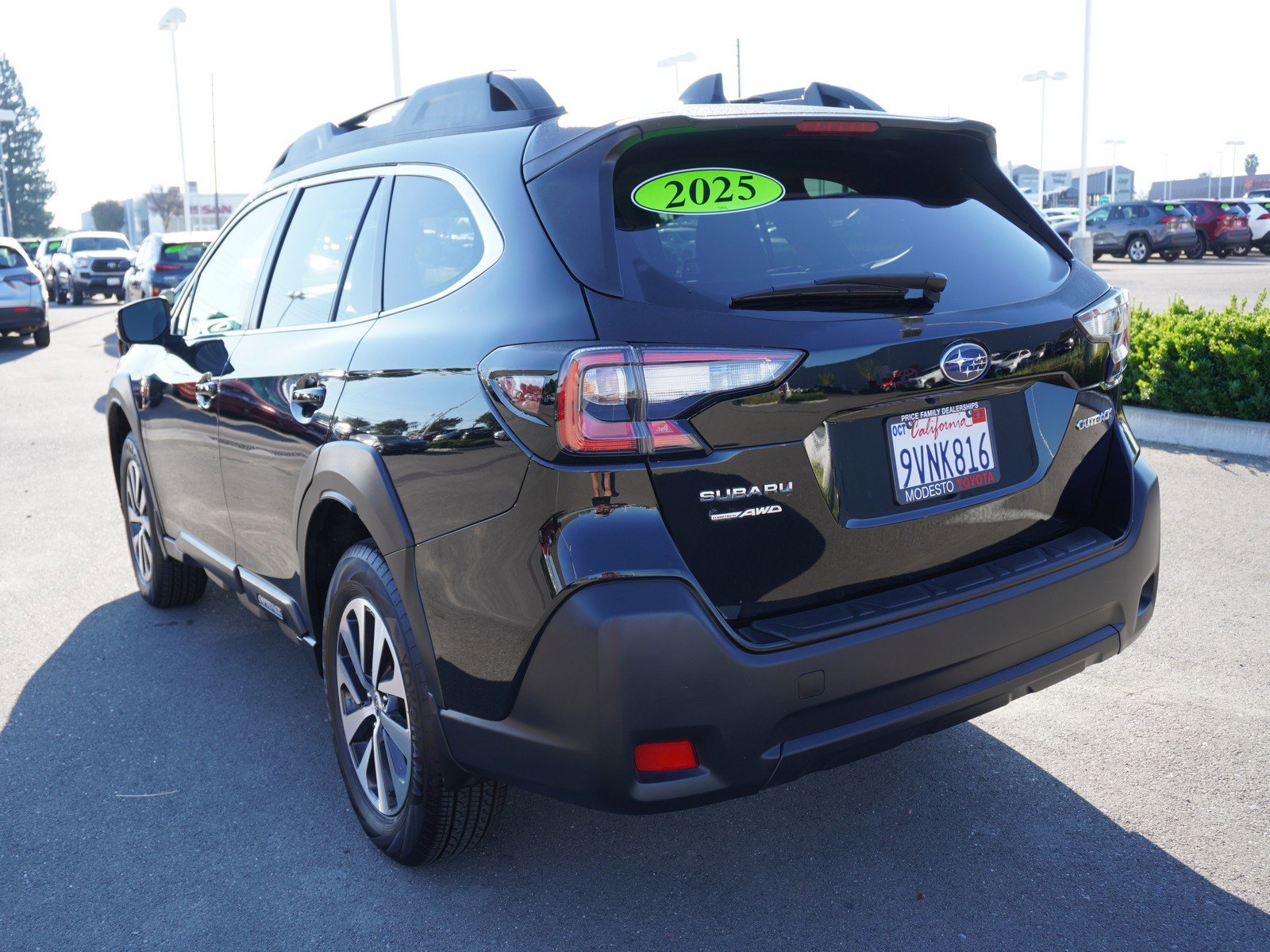 Used 2025 Subaru Outback Premium image 9