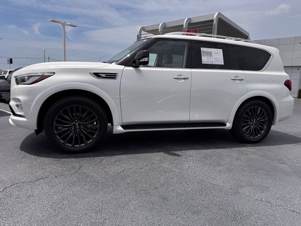 Used 2022 INFINITI QX80 Premium Select w/ All-Season Package AWD/4WD image 2