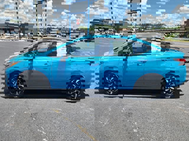 New 2025 Nissan Versa SR w/ Trunk Package image 2