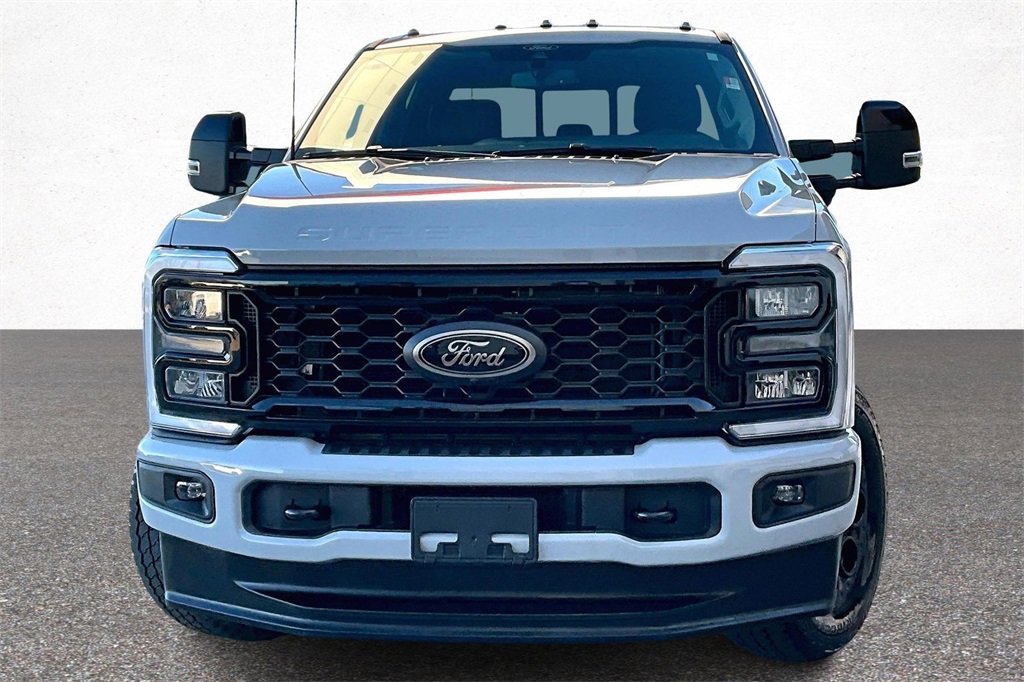 Used 2025 Ford F250 Lariat w/ Black Appearance Package video 3