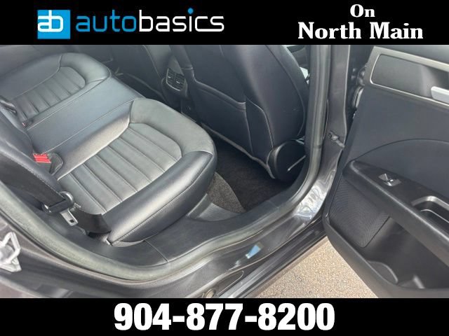 Used 2018 Ford Fusion SE w/ Fusion SE Technology Package FWD image 13