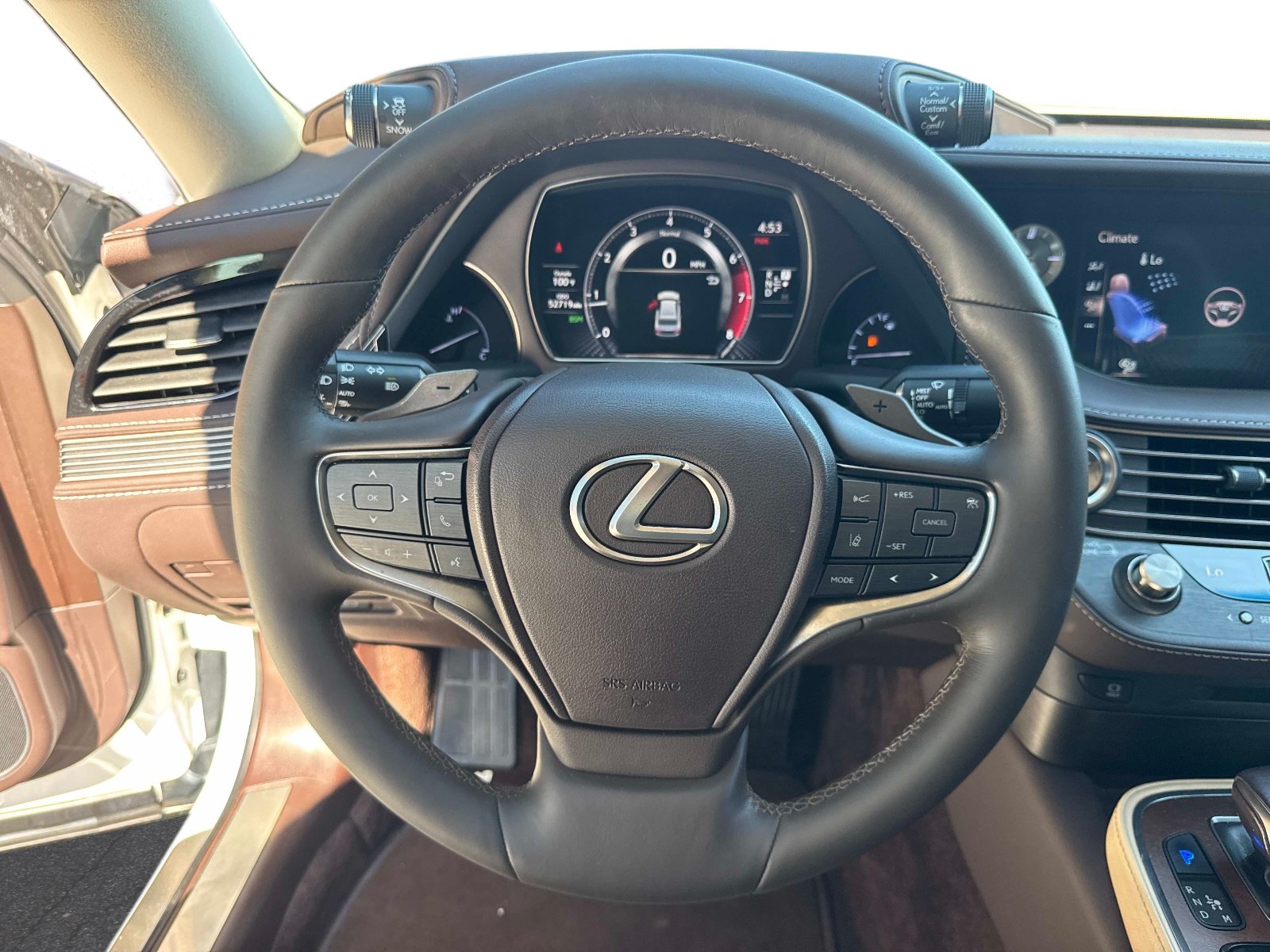 Used 2020 Lexus LS 500 w/ Accessory Package (Z1) RWD image 27