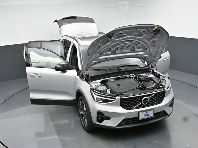 Used 2024 Volvo XC40 B5 Plus w/ Protection Package Premier image 48