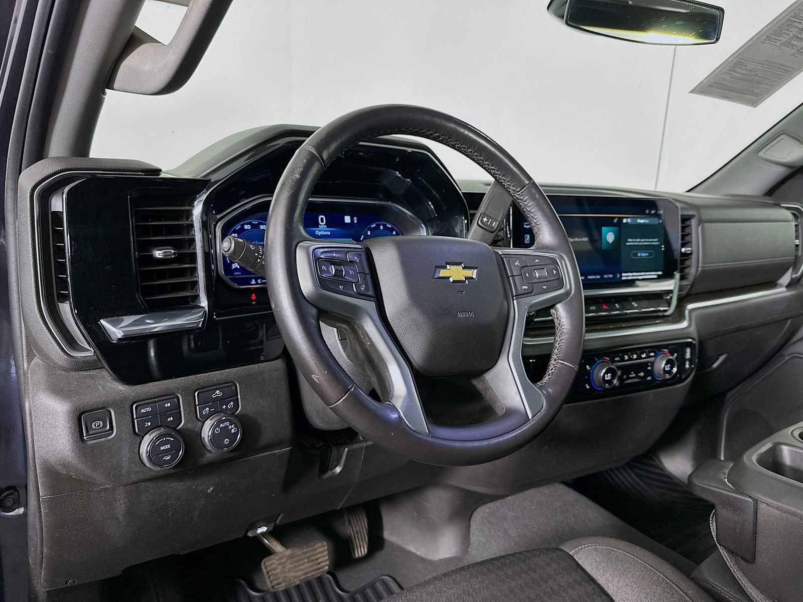 Used 2022 Chevrolet Silverado 1500 LT w/ Z71 Off-Road Package AWD/4WD image 13