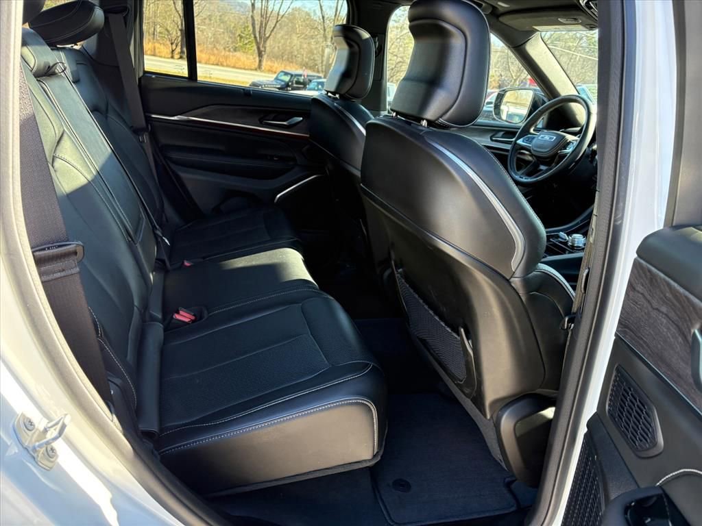 Used 2023 Jeep Grand Cherokee Overland w/ Adv Protech Group III image 18