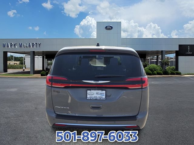 Used 2025 Chrysler Pacifica Select FWD image 4