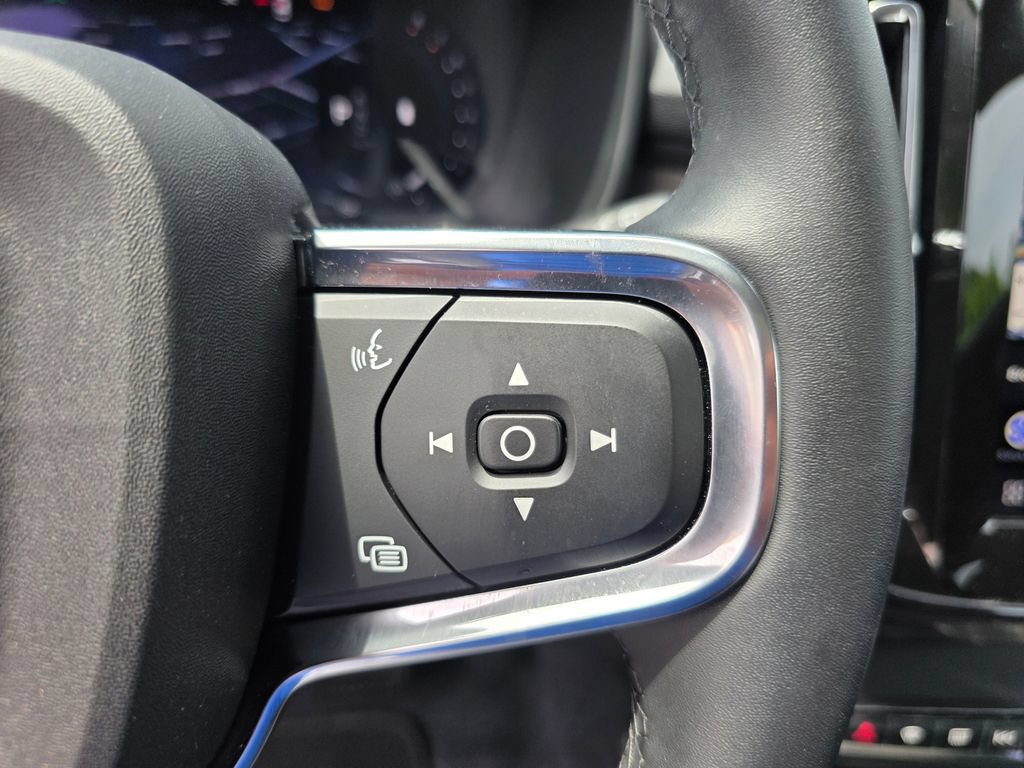 Used 2026 Volvo XC40 B5 Plus AWD/4WD image 25