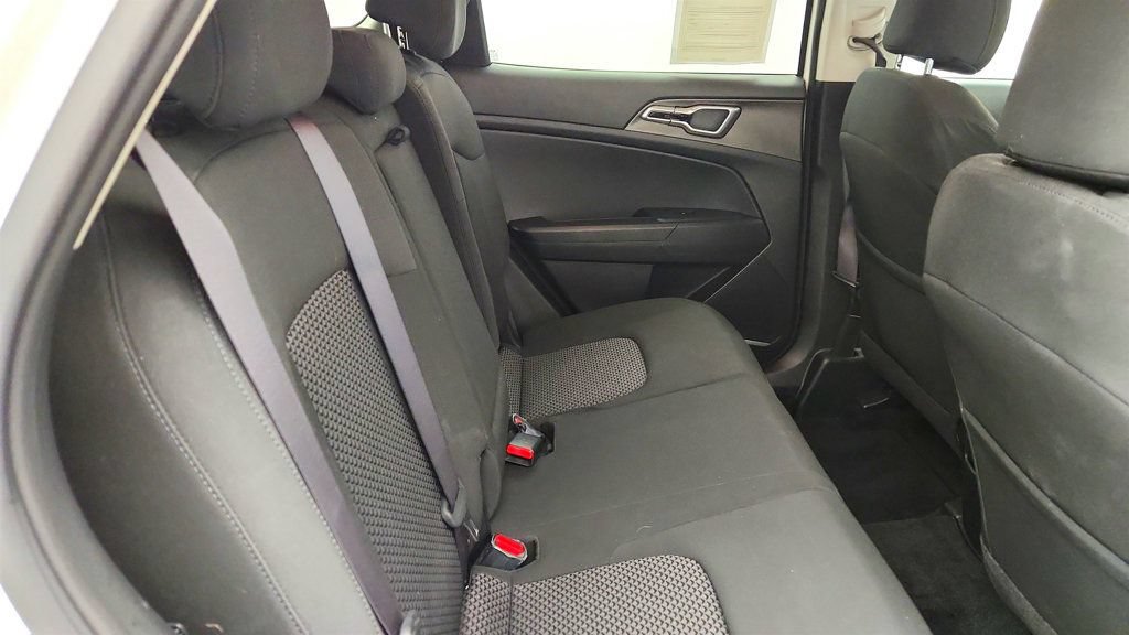 Used 2023 Kia Sportage LX AWD/4WD image 17