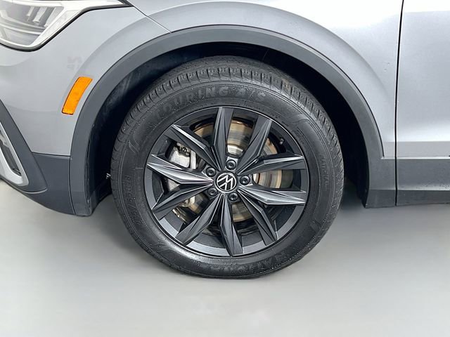 Used 2024 Volkswagen Tiguan SE image 27