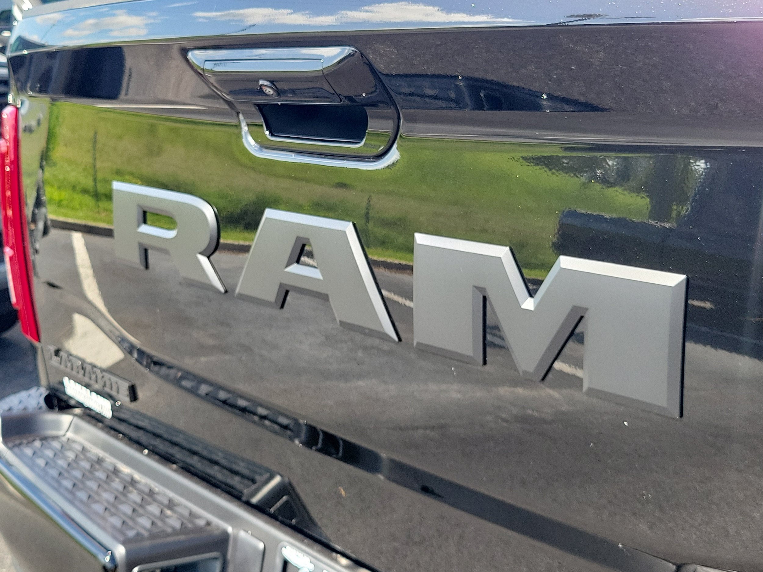 New 2027 RAM 3500 Laramie AWD/4WD image 7