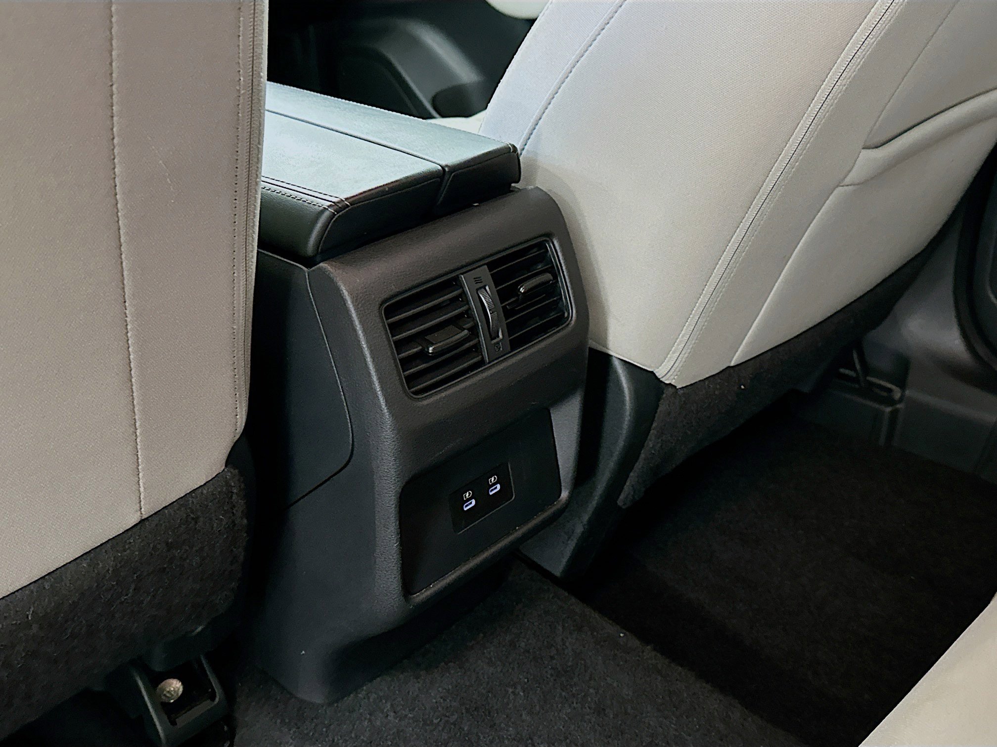 Used 2025 Nissan Rogue SV image 27