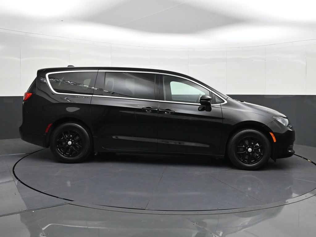 Used 2026 Chrysler Voyager LX FWD image 6