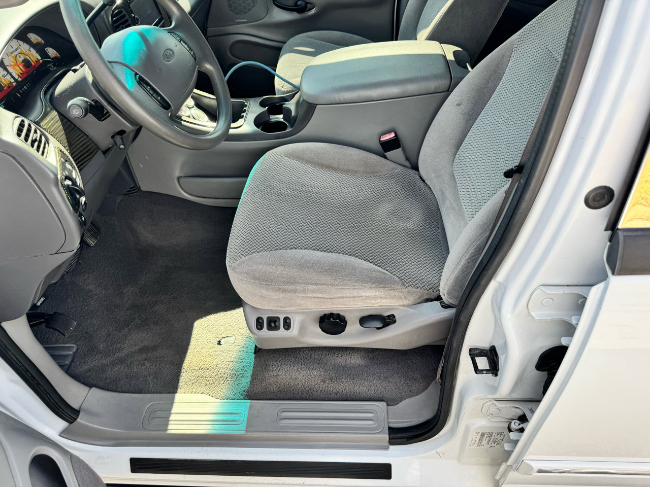 Used 2002 Ford Expedition XLT image 22