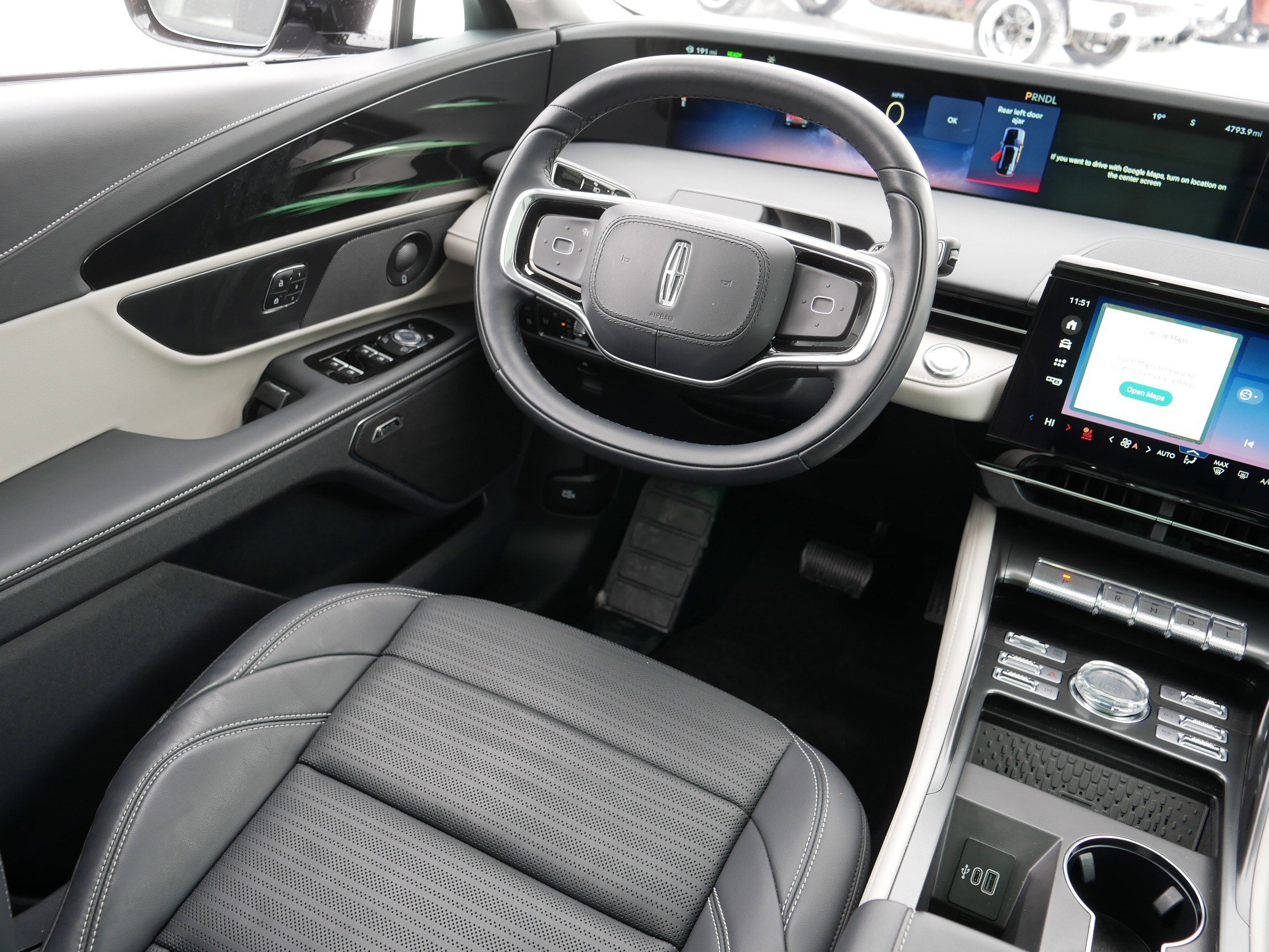 Used 2025 Lincoln Nautilus Reserve image 9