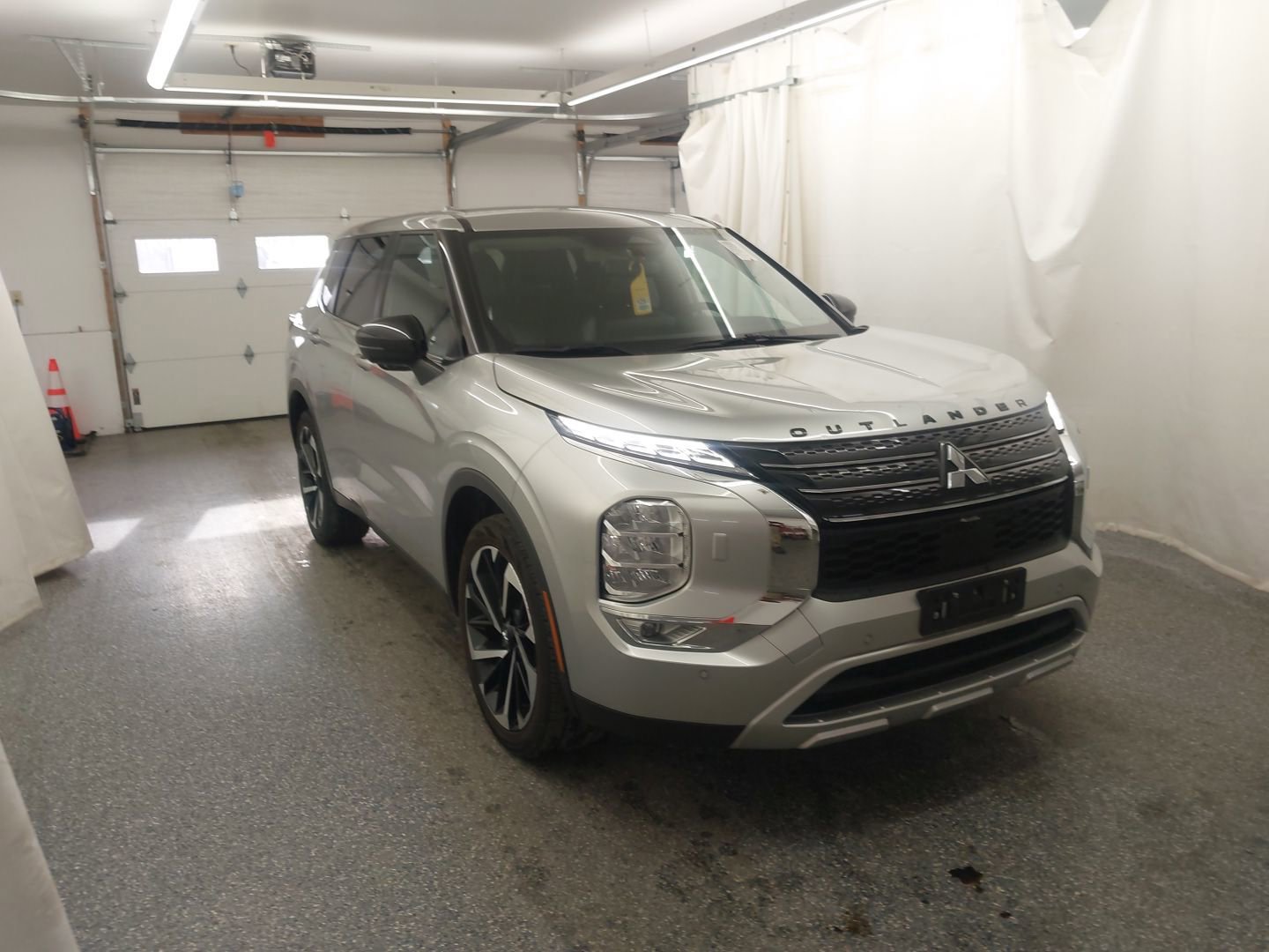 Used 2022 Mitsubishi Outlander SEL Black Edition image 2