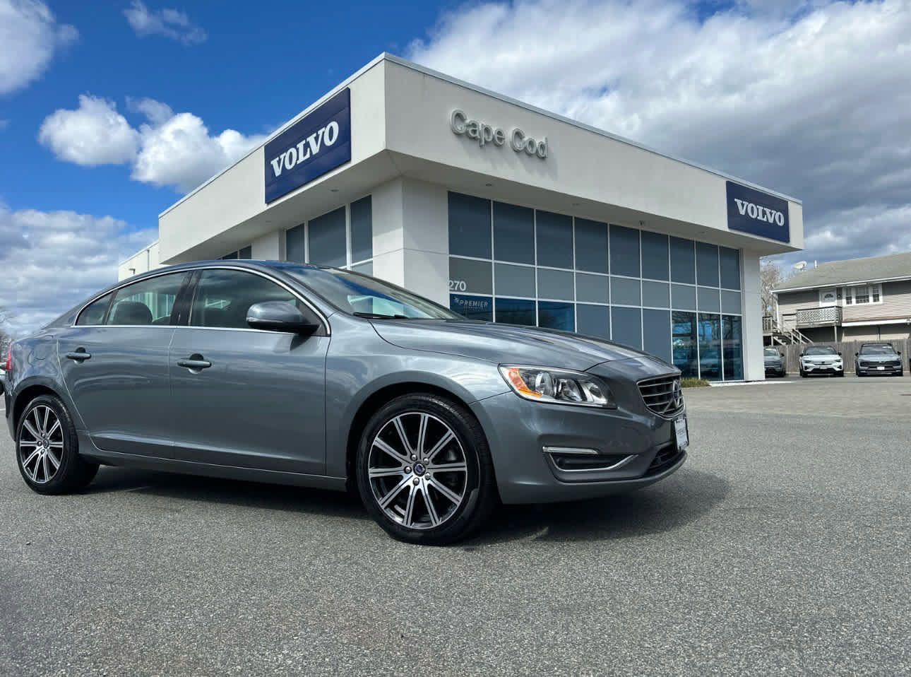 Used 2018 Volvo S60 T5 Inscription image 2