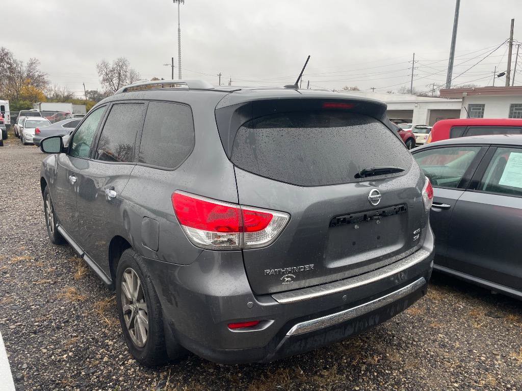 Used 2015 Nissan Pathfinder SV w/ Cargo Package image 5