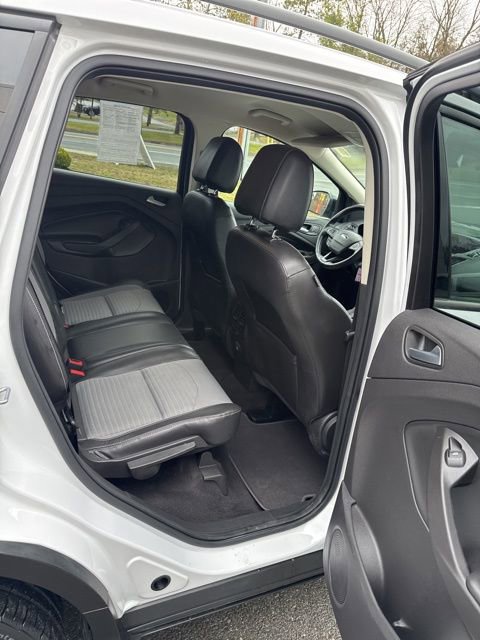 Used 2017 Ford Escape SE w/ SE Sport Appearance Package image 19