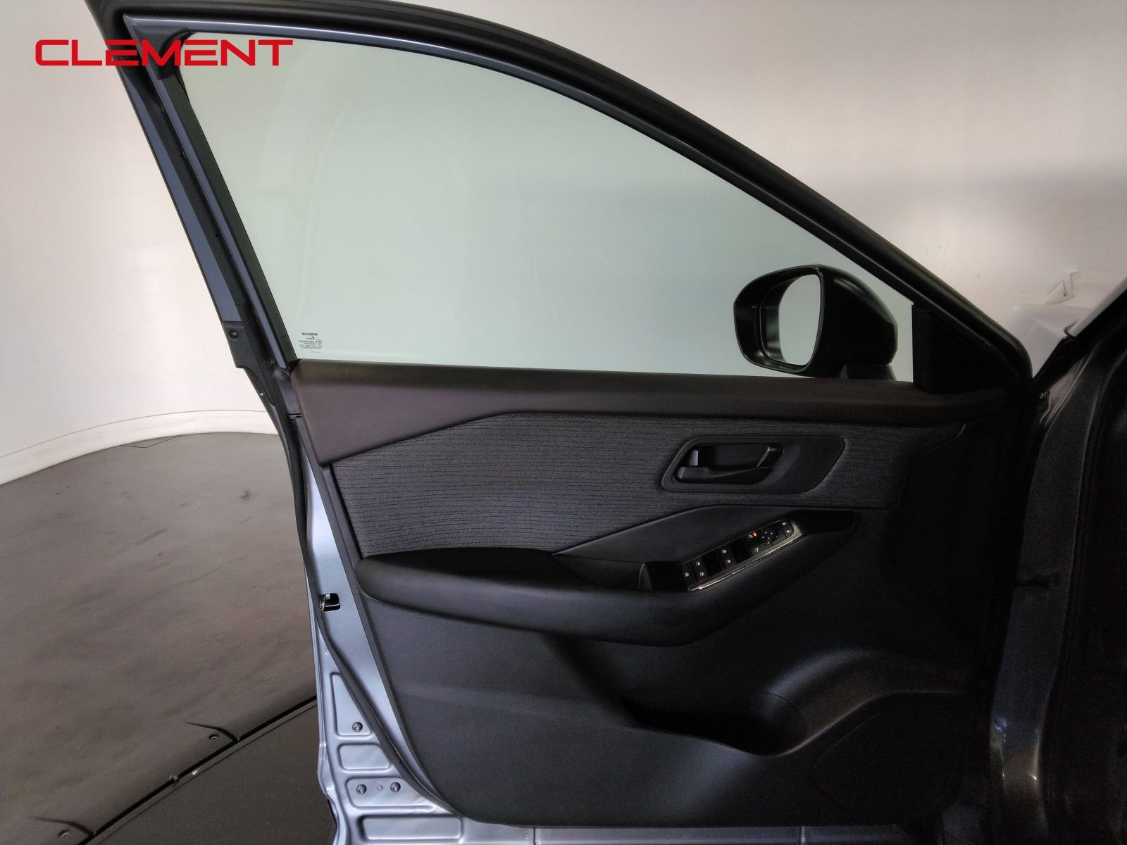 Used 2023 Nissan Rogue S image 22