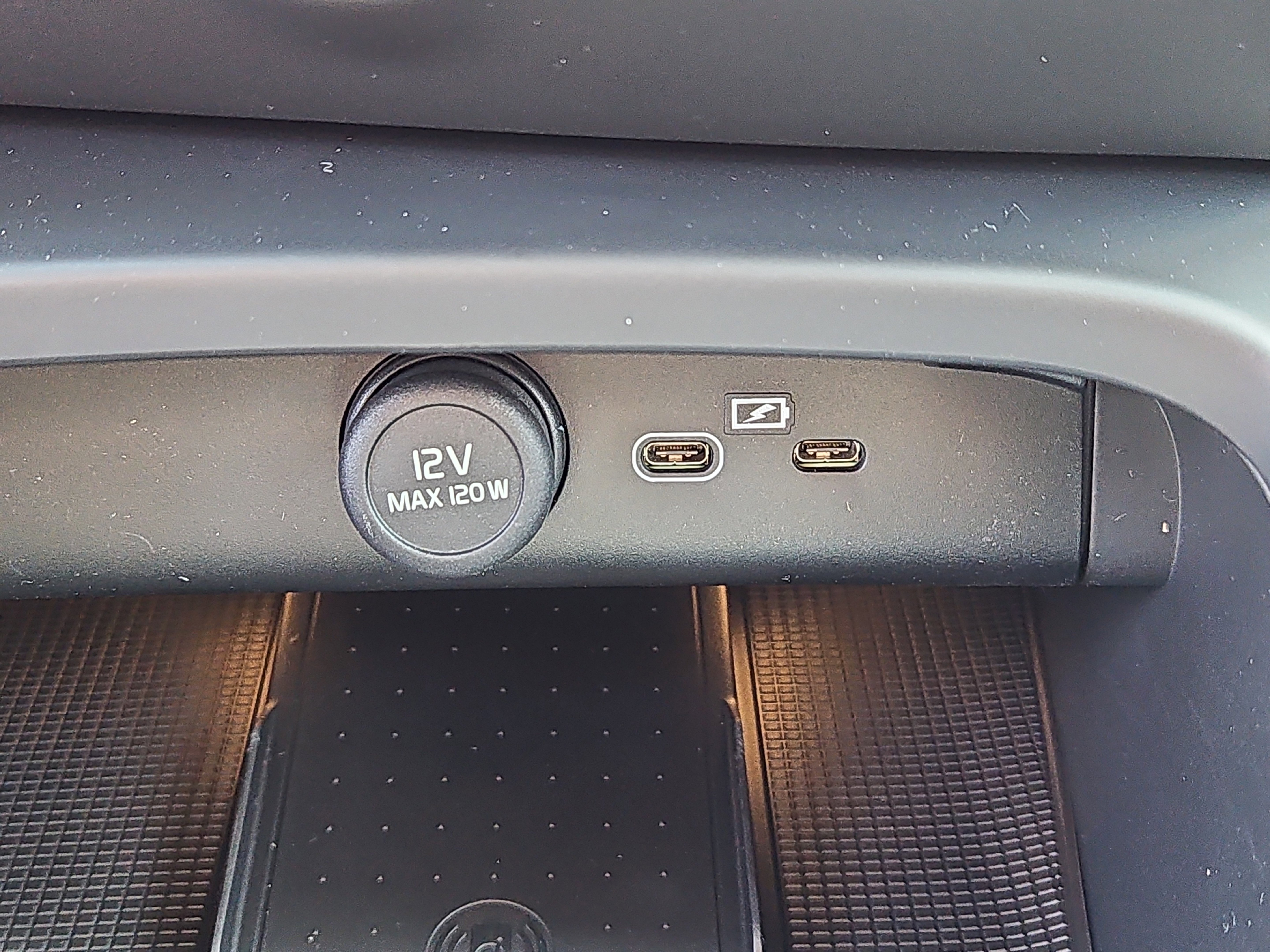 New 2025 Volvo XC40 B5 Plus w/ Protection Package Premier image 8