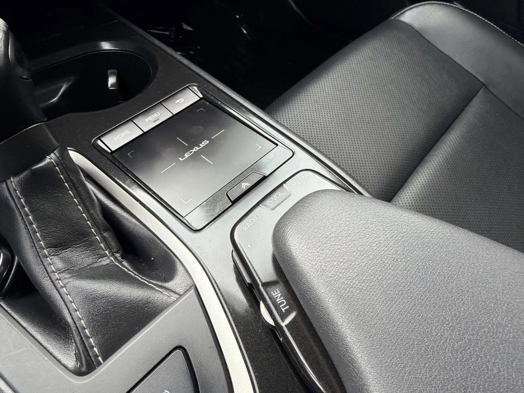 Used 2019 Lexus UX 200 w/ Premium Package image 25