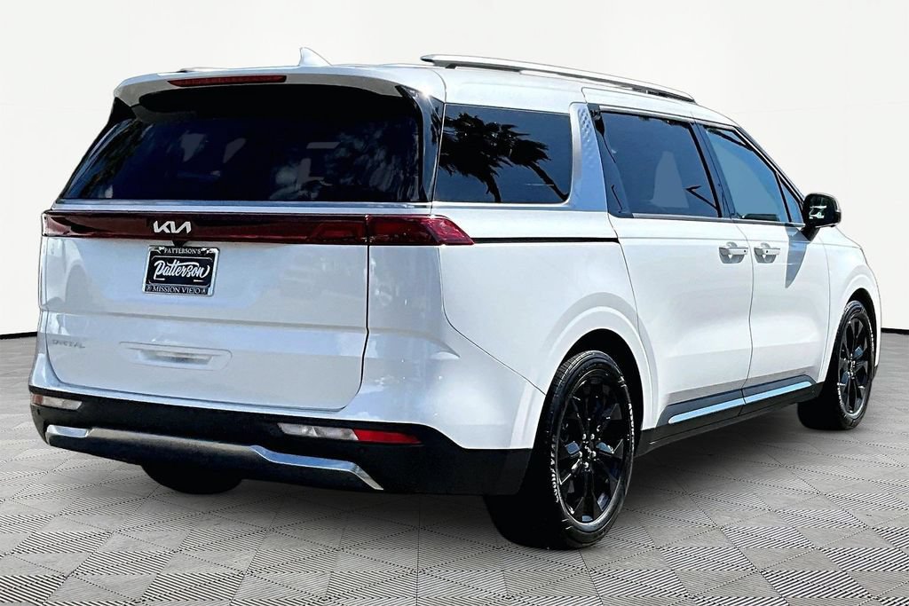 Certified 2024 Kia Carnival SX FWD image 2