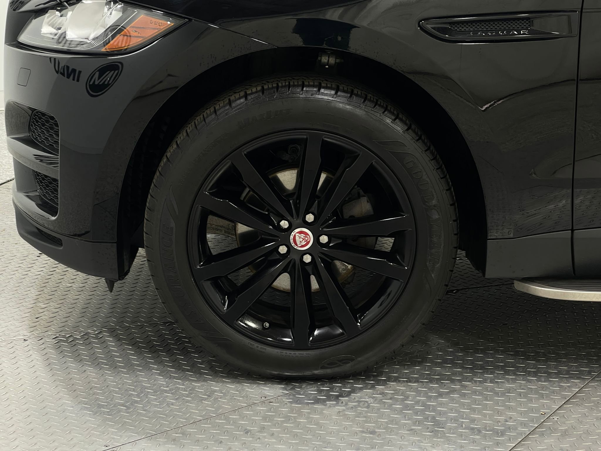 Used 2019 Jaguar F-PACE Prestige image 35