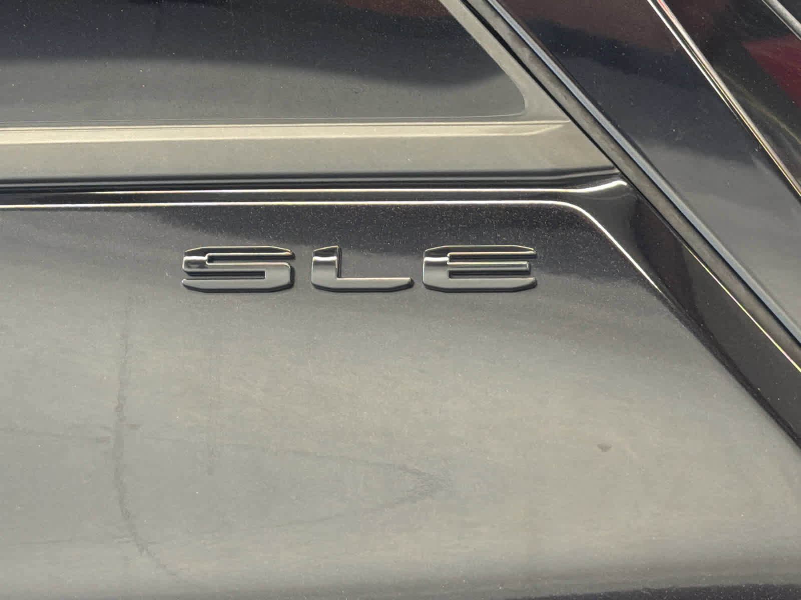 Used 2024 GMC Terrain SLE w/ Driver Convenience Package FWD image 18
