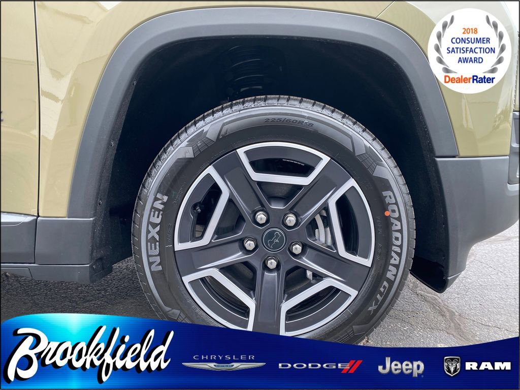 New 2026 Jeep Cherokee Laredo image 9