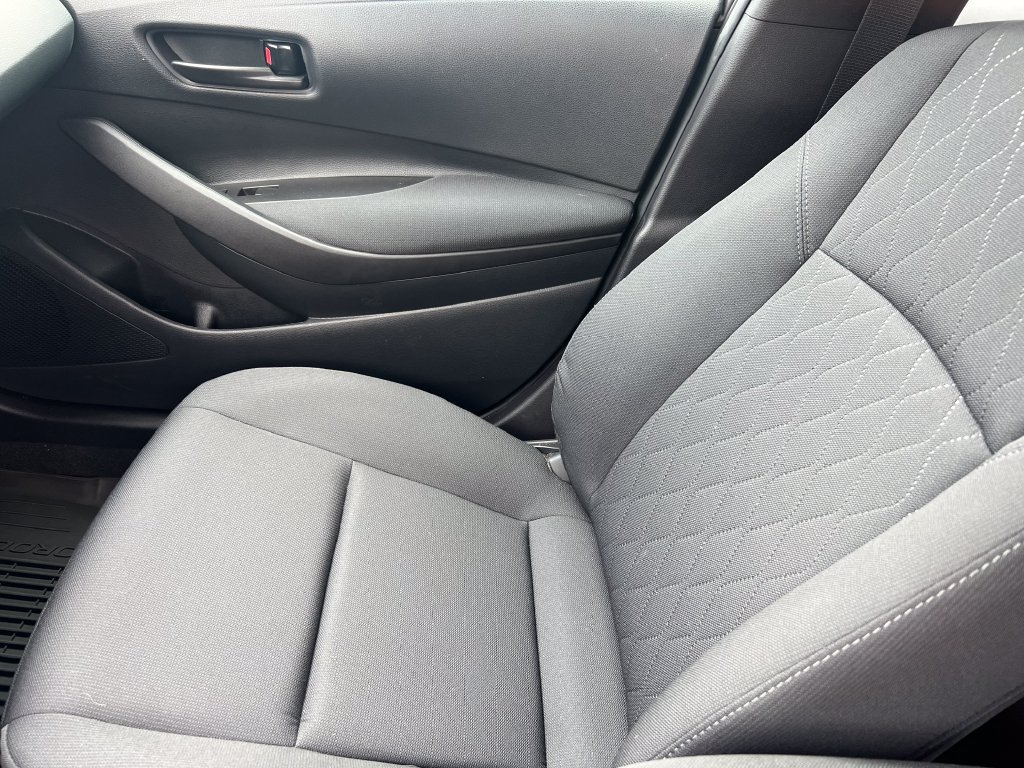 Used 2025 Toyota Corolla LE FWD image 32