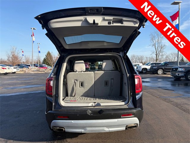 Used 2022 GMC Acadia SLT w/ Preferred Package image 17