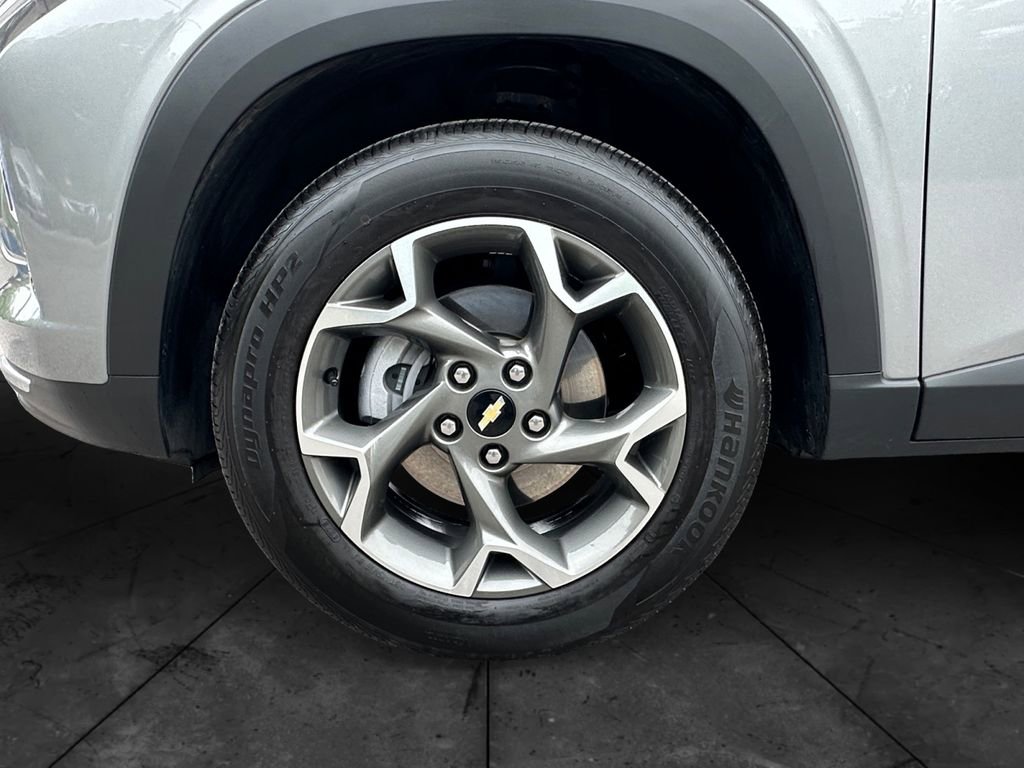 Certified 2025 Chevrolet Trax LT w/ Driver Confidence Package FWD image 14