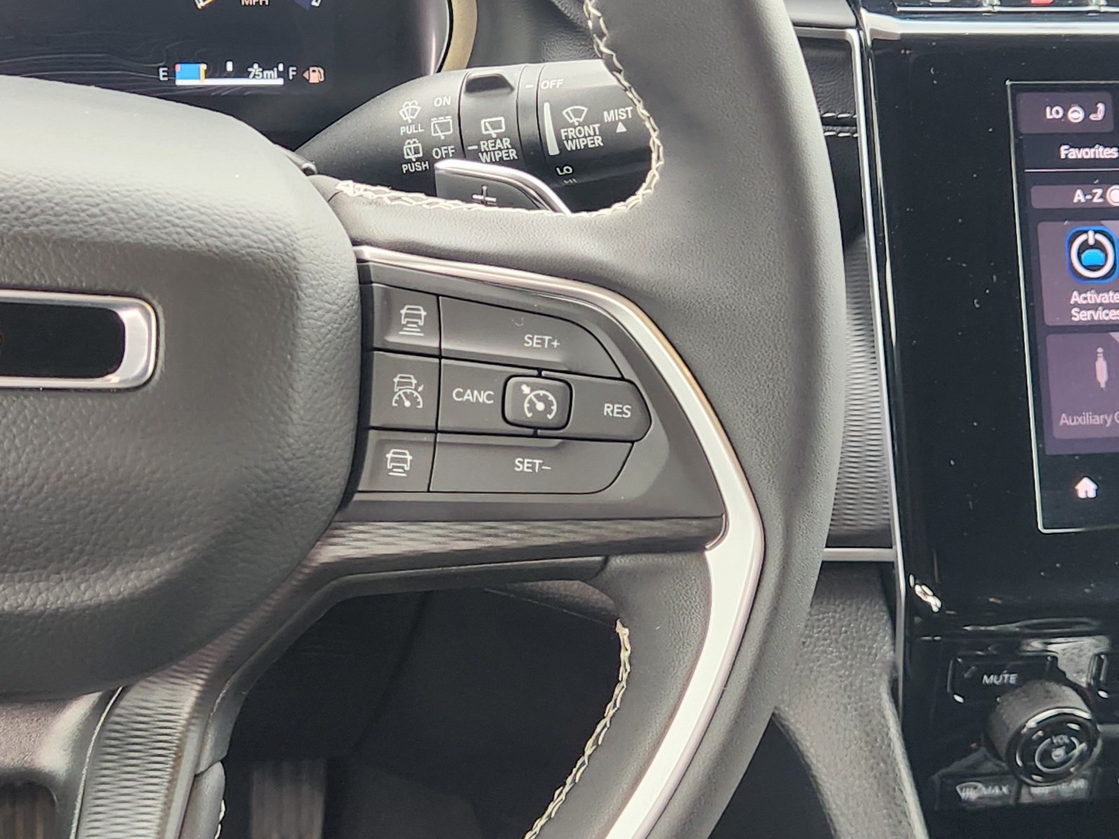 Used 2025 Jeep Grand Cherokee L Altitude RWD image 29