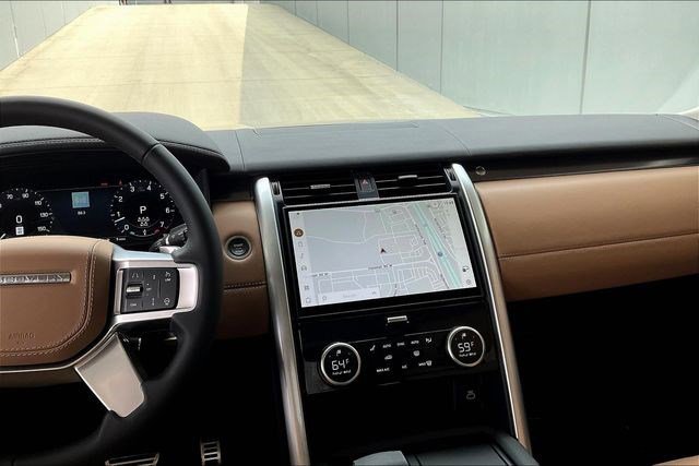 New 2025 Land Rover Discovery Metropolitan Edition image 6
