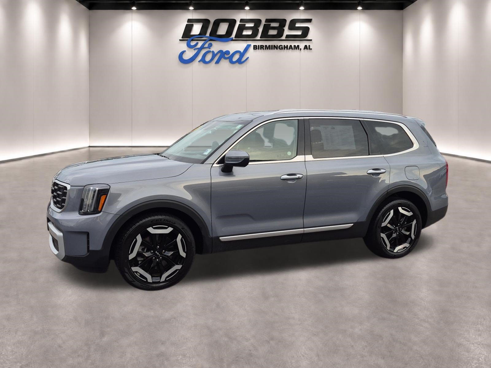 Used 2025 Kia Telluride S FWD image 2