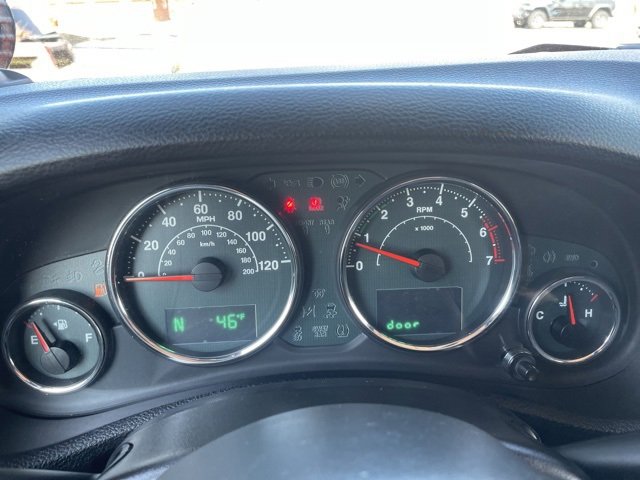 Used 2015 Jeep Wrangler Unlimited Sahara w/ Max Tow Package image 22