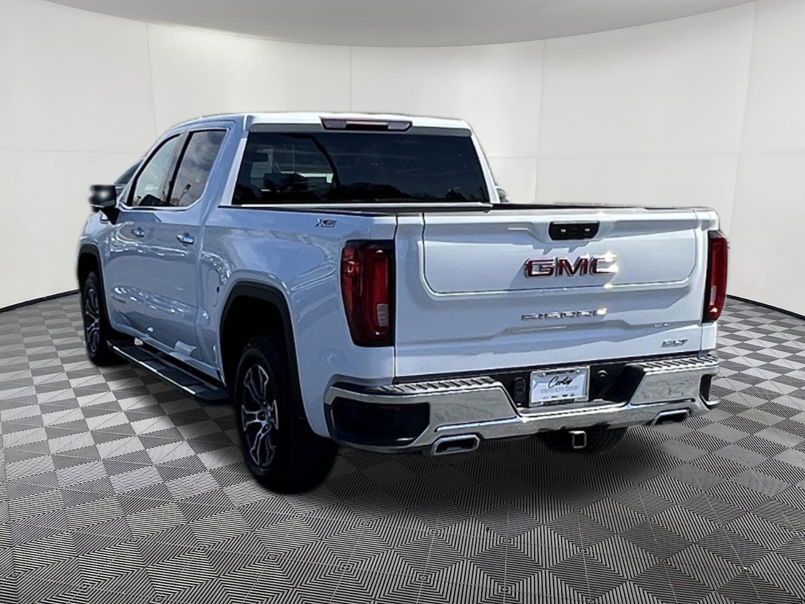 Used 2022 GMC Sierra 1500 SLT w/ X31 Off-Road Package AWD/4WD image 4