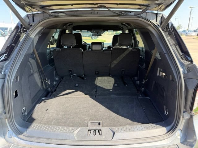 Used 2025 Ford Explorer ST-Line w/ ST-Line Street Pack AWD/4WD image 8