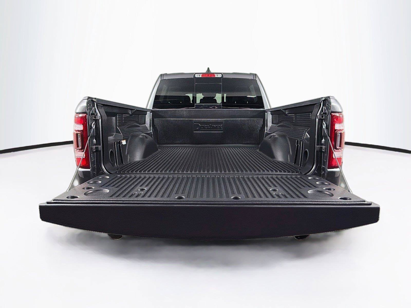 Used 2023 RAM 1500 Laramie AWD/4WD image 14