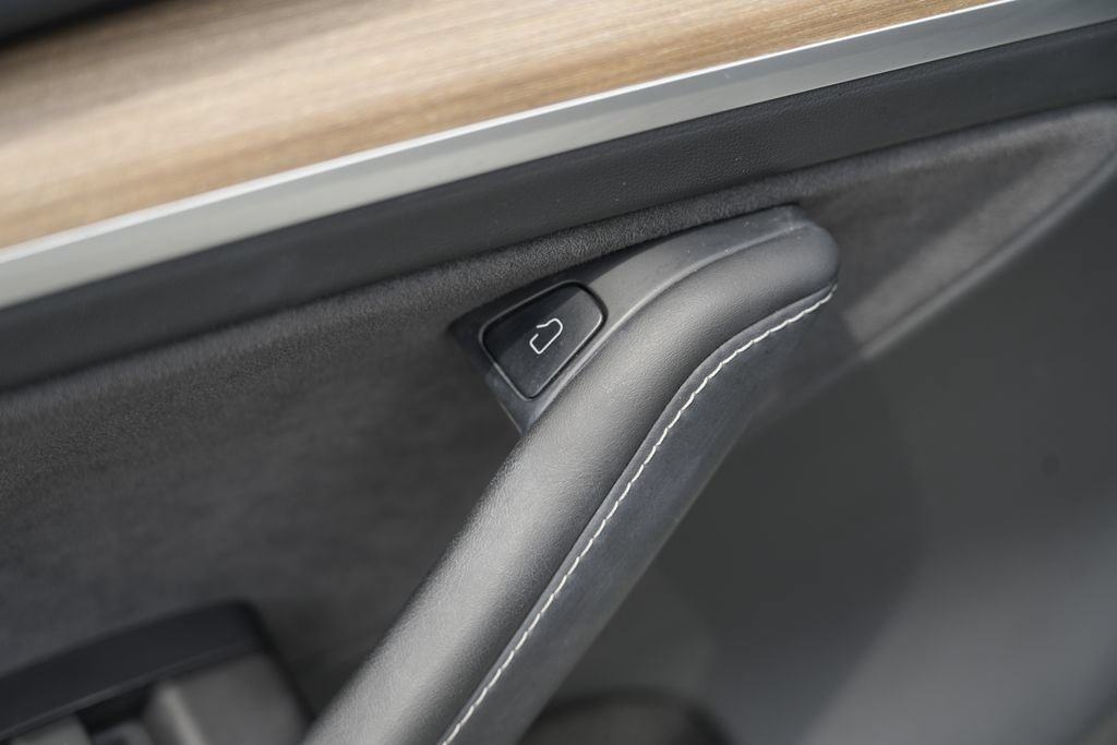 Used 2023 Tesla Model Y AWD image 21