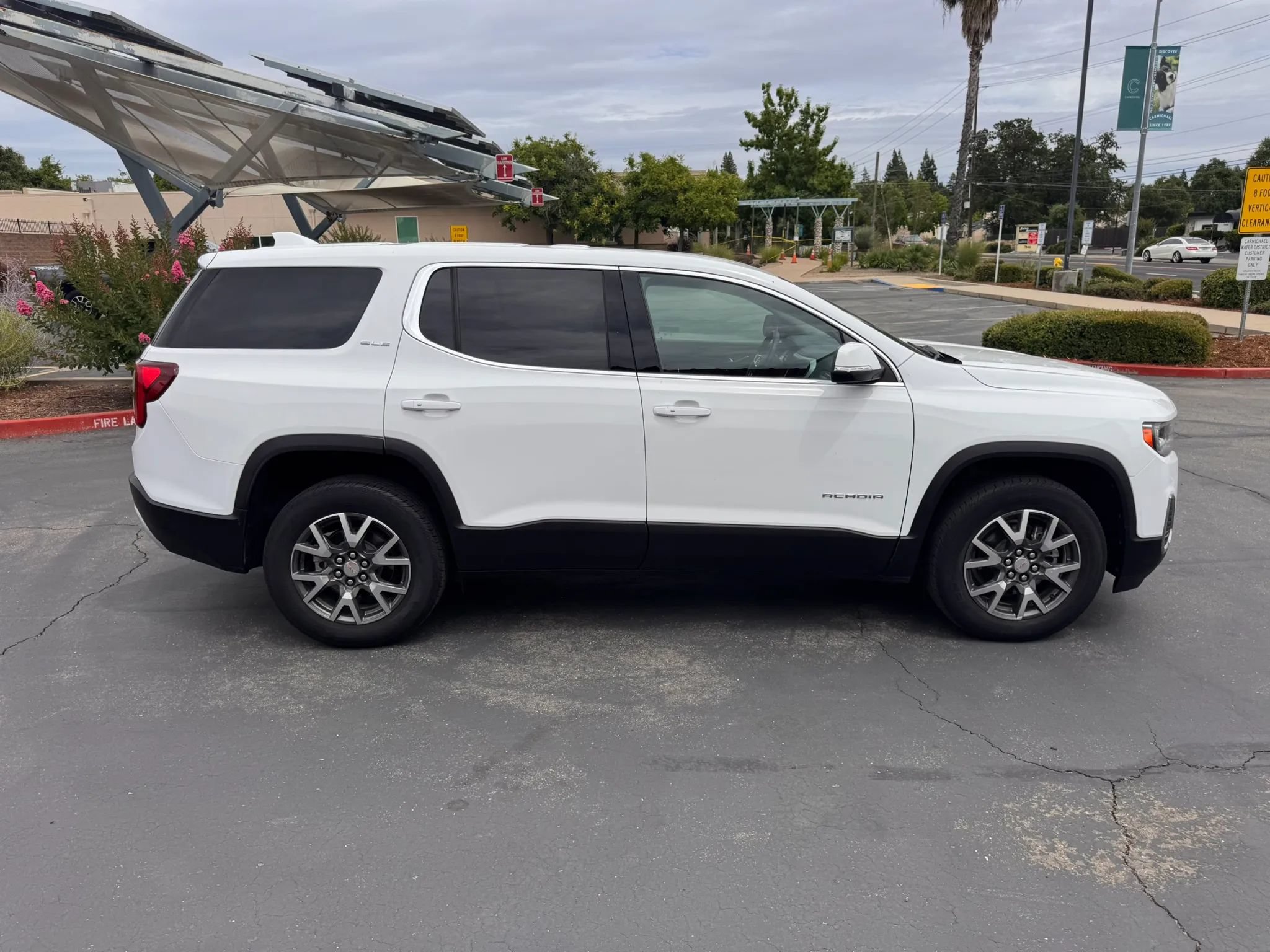 Used 2022 GMC Acadia SLE FWD image 7