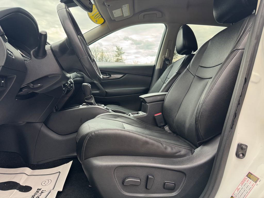Used 2017 Nissan Rogue SL image 18
