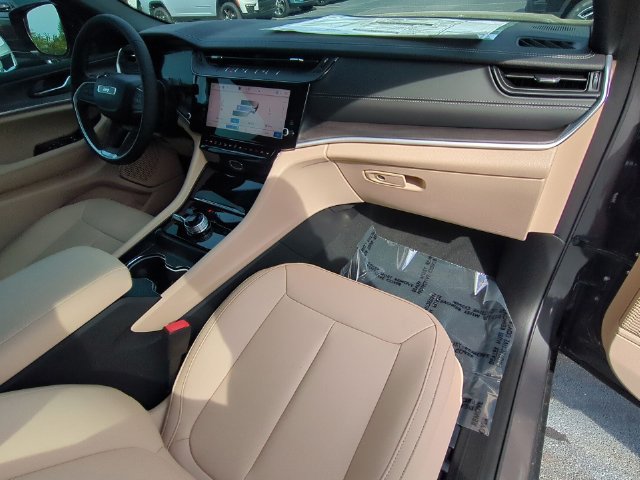 New 2026 Jeep Grand Cherokee Limited w/ Limited Altitude Package AWD/4WD image 38